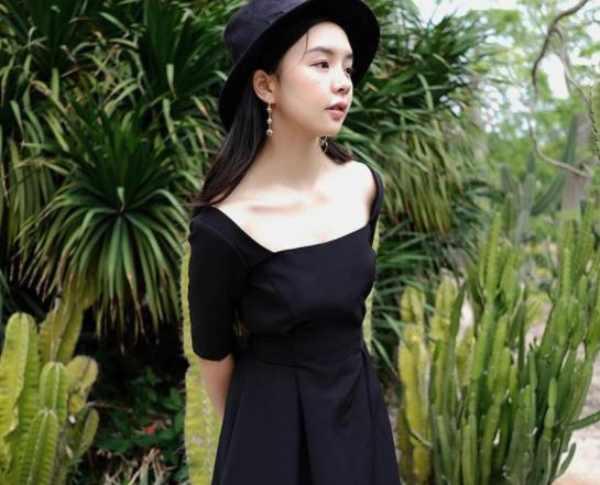 方领连衣裙怎么穿好看?怎么挑选款式?