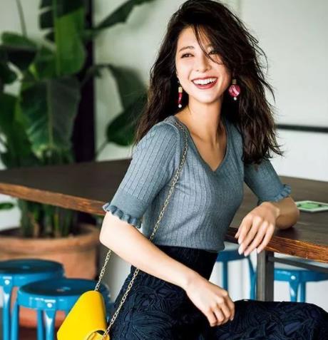 夏季怎样穿出高级感?高级感怎么搭配?