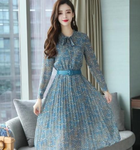 碎花连衣裙怎么搭配?搭配碎花连衣裙注意什么?