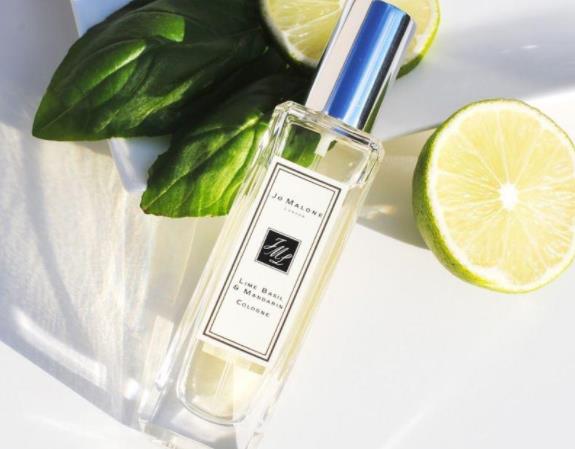 香水一般喷在什么地方?一天喷几次?