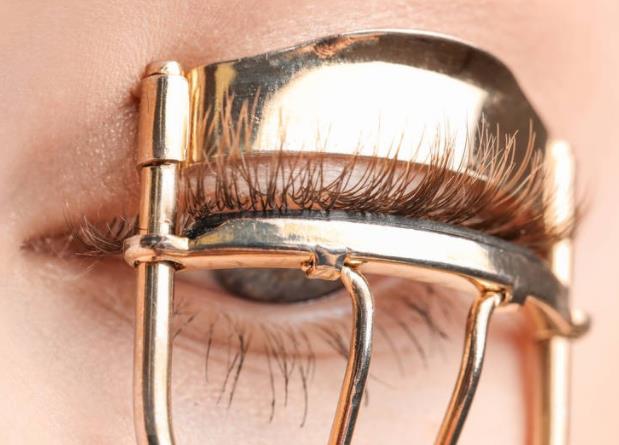 天天用睫毛夹有危害吗?如何使用睫毛夹?