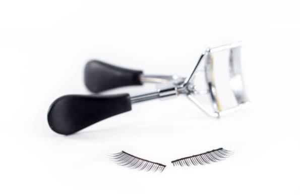 天天用睫毛夹有危害吗?如何使用睫毛夹?