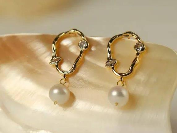 夏季怎么选择饰品?搭配饰物注意什么?