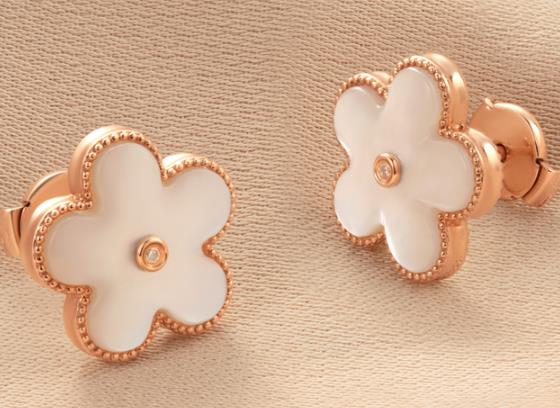 夏季怎么选择饰品?搭配饰物注意什么?