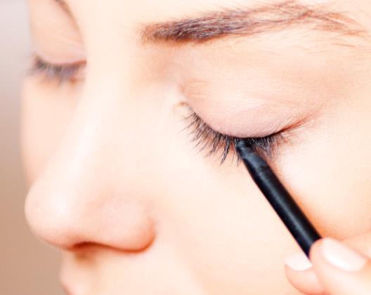 内双怎么画眼线?怎么使用液体眼线?