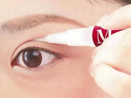 怎样贴双眼皮贴?化眼妆有什么步骤?