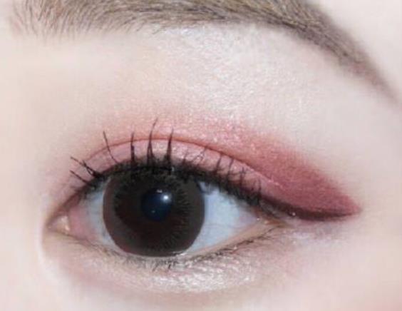 如何化出干净淡彩眼线?怎么化眼妆?