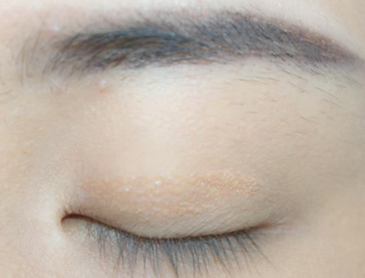 怎样贴双眼皮贴?化眼妆有什么步骤?