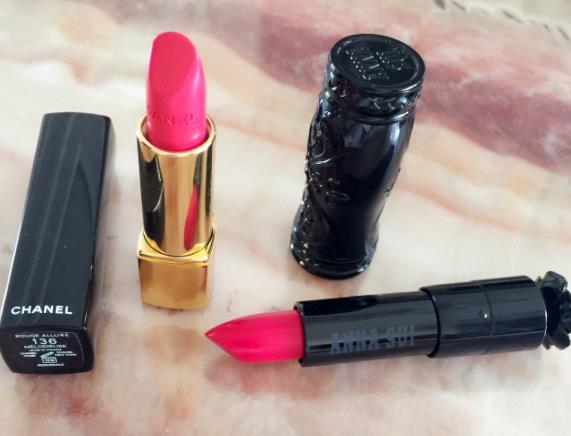 香奈儿136号口红好看吗 不挑肤色的中性色彩丝绒珊瑚红