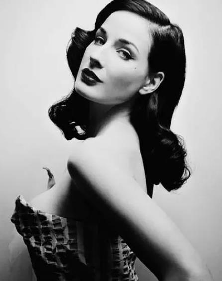 丰满又大的胸美女，世界十大最美胸部一览