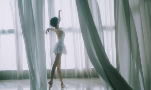 陈小纭八卦泳装照：陈小纭身材有料三围及美照曝光