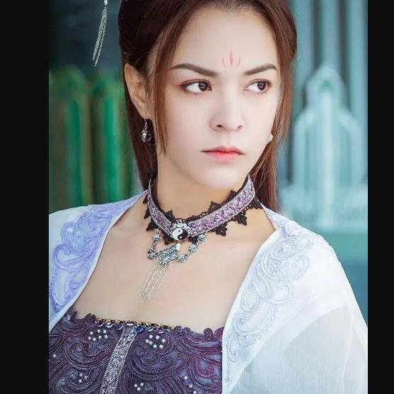 十大最漂亮混血儿女星(混血儿女明星漂亮排名)