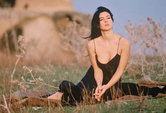 全球公认的十大美女 莫妮卡·贝鲁奇一颦一笑尽显风韵