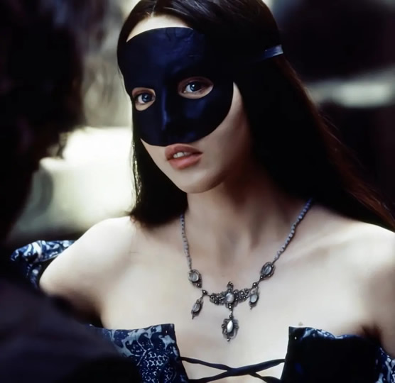 全球公认的十大美女 莫妮卡·贝鲁奇一颦一笑尽显风韵