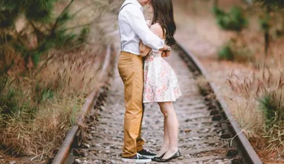 男生喜欢怎么抱女生，不同抱法含义不同(6种抱法)