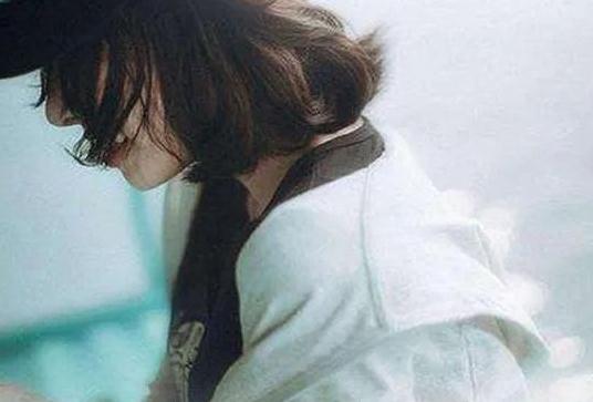 婚外情每次做完好几天不联系，这正常吗