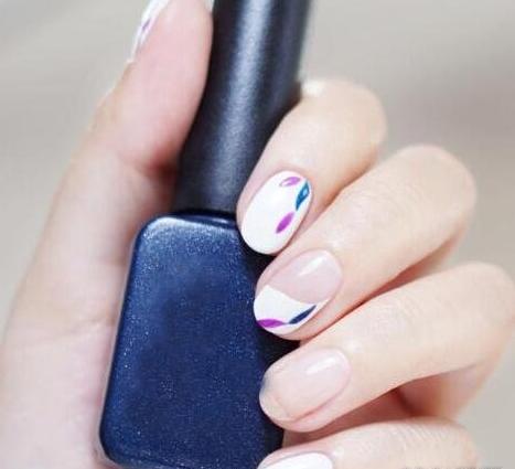 小清新美甲教程图解 好看的美甲图片款式你喜欢吗