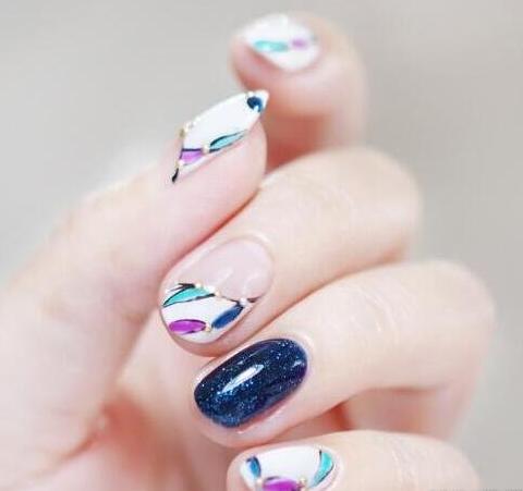 小清新美甲教程图解 好看的美甲图片款式你喜欢吗