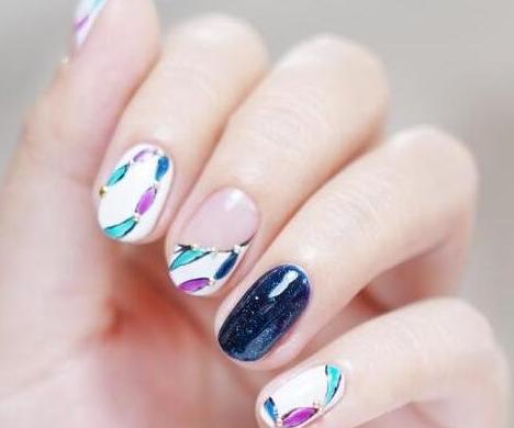 小清新美甲教程图解 好看的美甲图片款式你喜欢吗