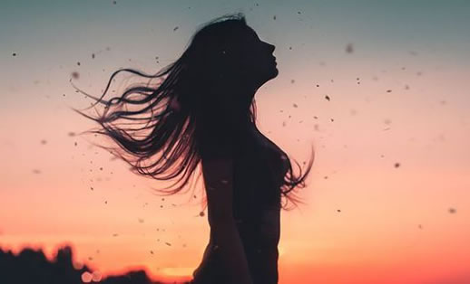 男生从后面抱女生什么感觉(真实感受)