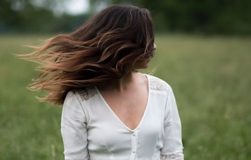 男生从后面抱女生什么感觉(真实感受)