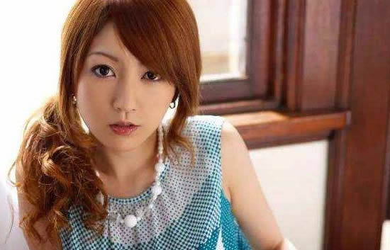 松岛枫个人资料照片 松岛枫OL美腿丝袜照