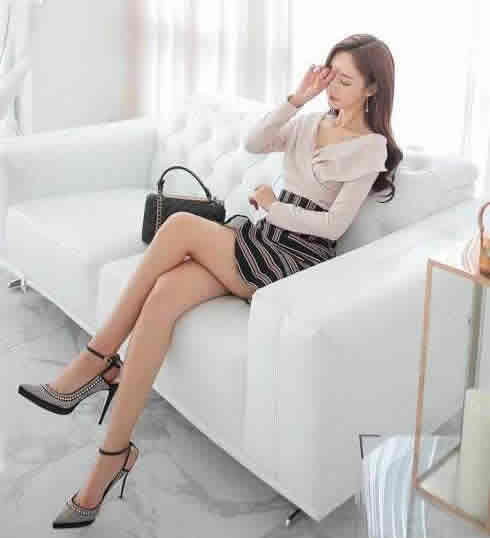 女人穿上包臀裙配上丝袜：让人一见倾心的穿搭