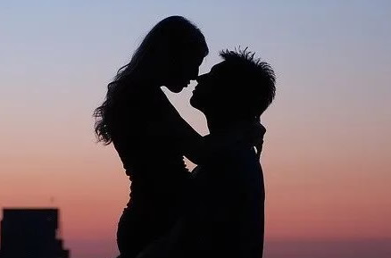 男人爱听的致命情话大全(撩男人心女人必备的情话)