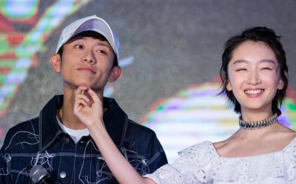 张一山周冬雨在一起了吗,周冬雨张一山是同学吗