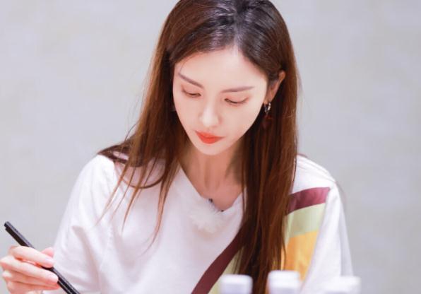 金晨的个人资料(简介,身高,年龄,三围,图片）