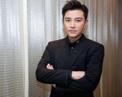 贾乃亮现任女友是谁 贾乃亮李小璐离婚原因是什么 