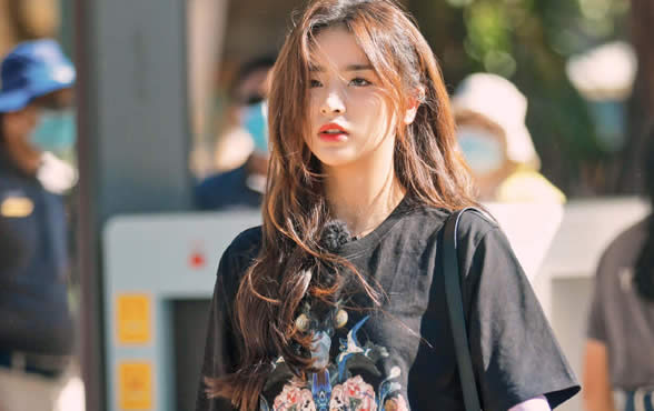 金子涵个人资料哪里人(简介,身高,年龄,三围,图片）-昕薇网