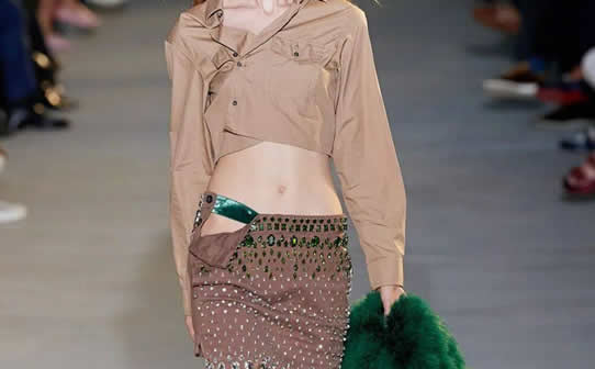 皮肤黄适合穿这6个颜色 让你2022美出新高的穿搭