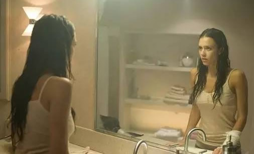 晚上12点照镜子会有鬼吗 12点为什么不能照镜子？