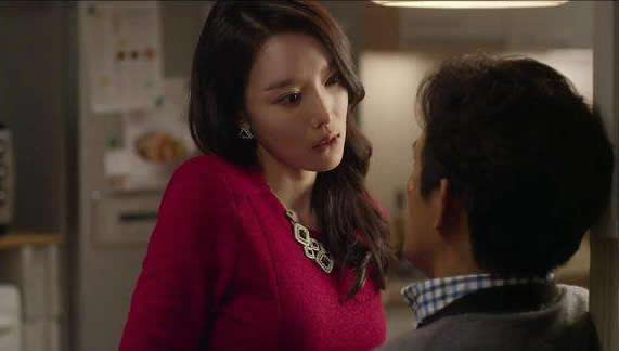 闺蜜跟自己老公出轨该怎么办 需要两个人坐下来谈一谈