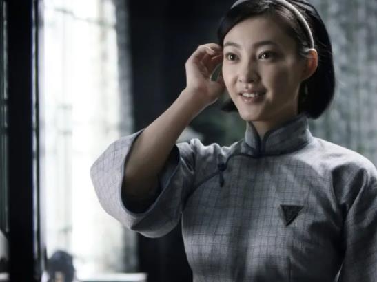 评分9.0以上的谍战剧有哪些，《潜伏》依旧谍战巅峰