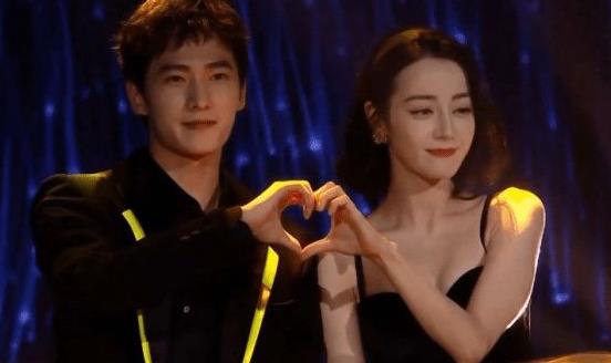 杨洋为什么会牵热巴的手,杨洋可能喜欢迪丽热巴吗
