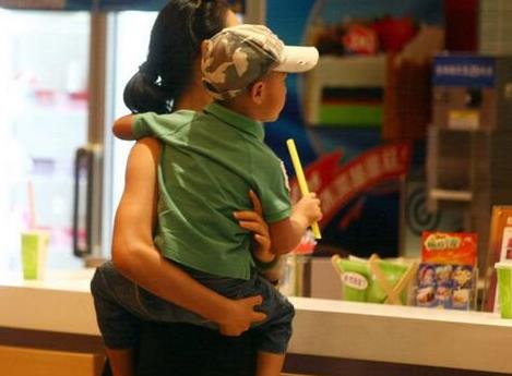 姜文老婆周韵是谁：姜文老婆周韵个人资料图片介绍