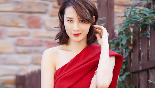 演员张静静简历胸多大？大胸身材照片吸睛