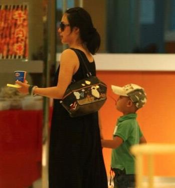 姜文老婆周韵是谁：姜文老婆周韵个人资料图片介绍