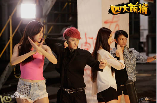 张小格奇葩说性感照及三围：张小格四大萌捕照片怎么回事