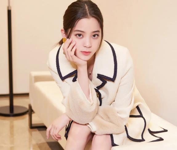 欧阳娜娜简历介绍 她的家庭背景怎么样