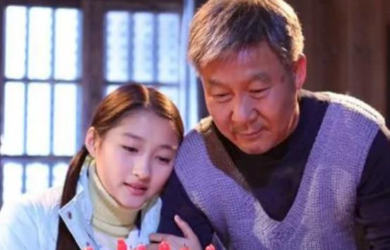 关晓彤演的哑父叫什么及主题曲