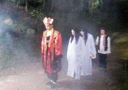 湘西赶尸有真实的图片吗(赶尸原理就是背着尸体)