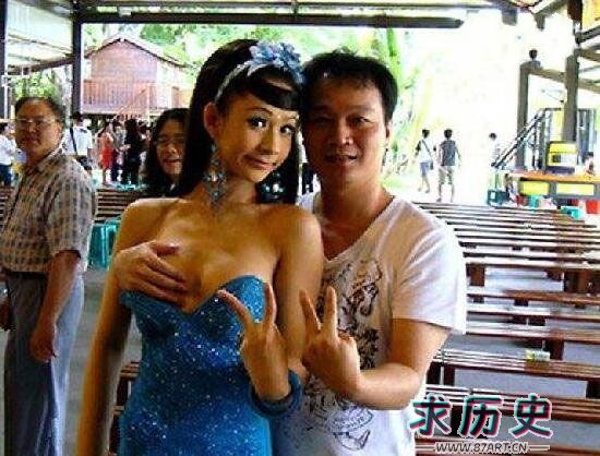 云南摸奶节现场