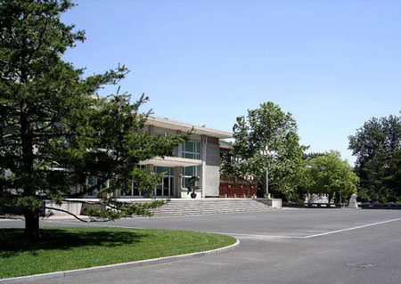 不到一年,直隶军阀段祺瑞执政,再赶黎元洪下台,并幽囚冯玉祥于瀛台。