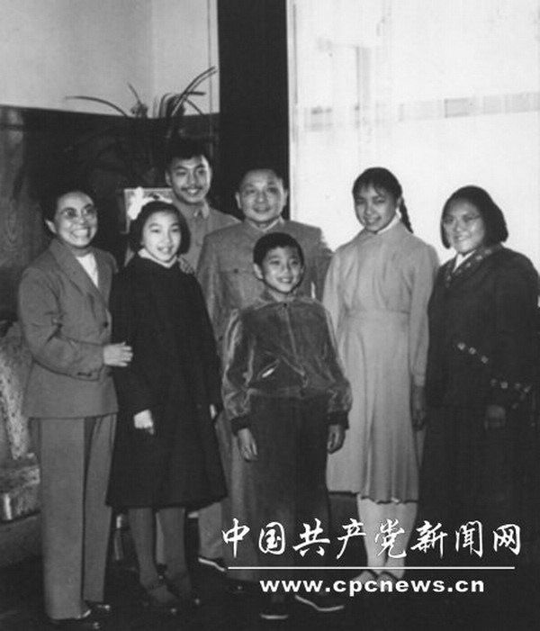 13、邓小平全家福