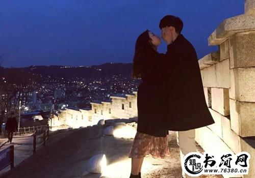 爱情句子表达心情甜蜜，平凡的相识不平凡的相恋！