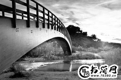 写描写桥的句子 描写桥的优美句子