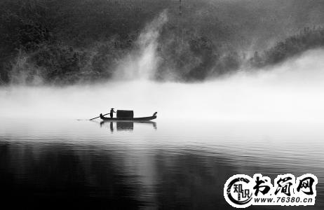 描写湖面雾的优美句子 描写湖面的优美句子